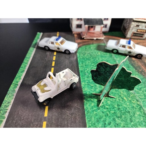 ERTL 1816 Dukes Of Hazzard Play Set 1981 RARE General Lee Complete 4 BONUS Cars - Picture 5 of 13